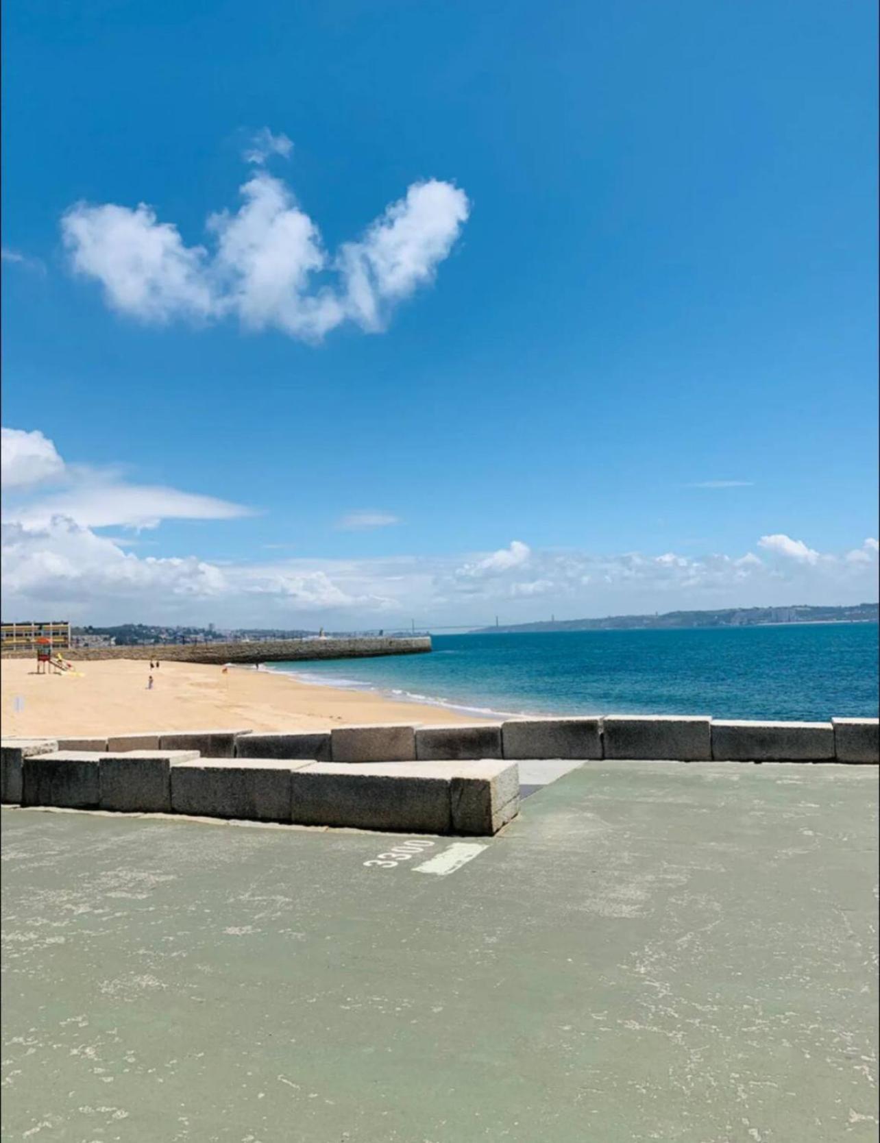 Sea View Apartment & 4 Minutes Walk To The Beach Paço de Arcos Екстериор снимка