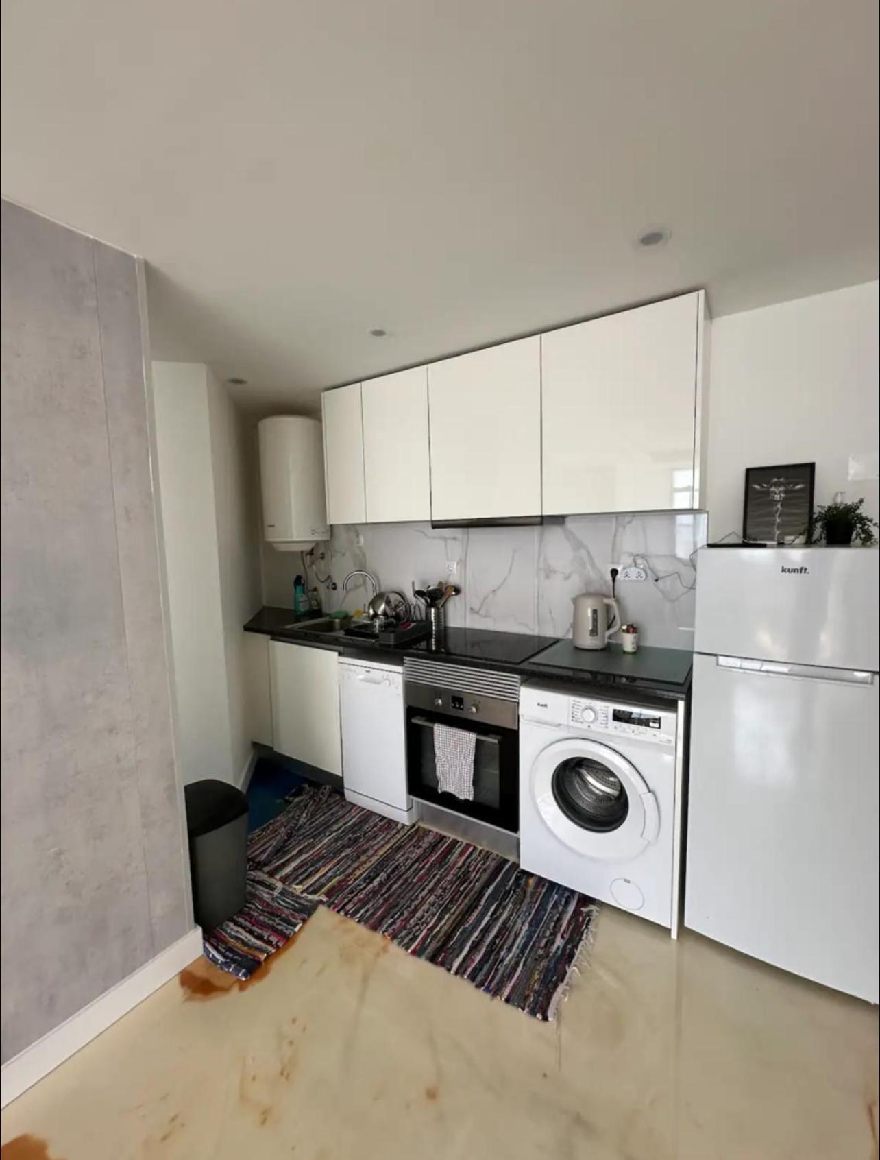Sea View Apartment & 4 Minutes Walk To The Beach Paço de Arcos Екстериор снимка