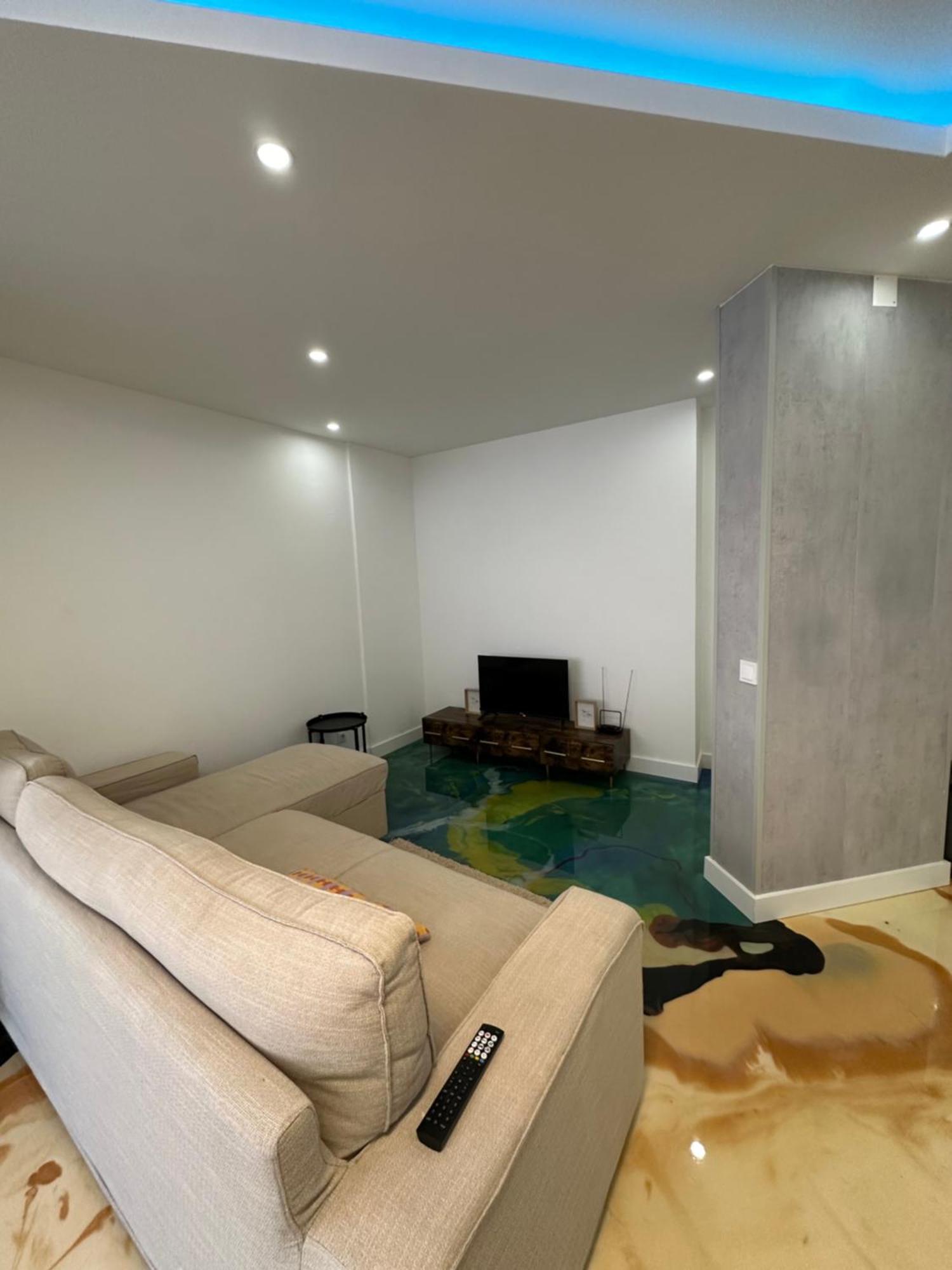 Sea View Apartment & 4 Minutes Walk To The Beach Paço de Arcos Екстериор снимка